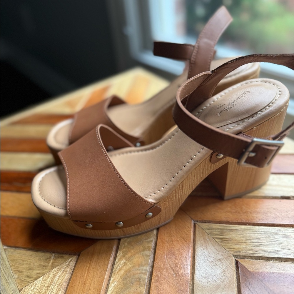 Universal Threads sandals
